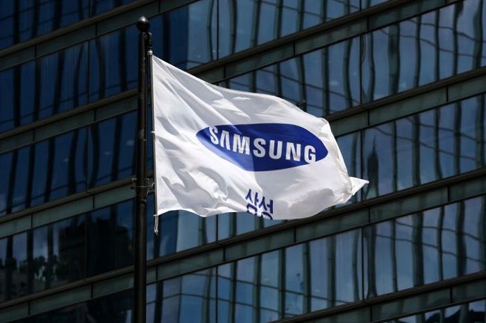 The Samsung Electronics Co. corporate flag flies outside the company's Seocho office building, Seoul