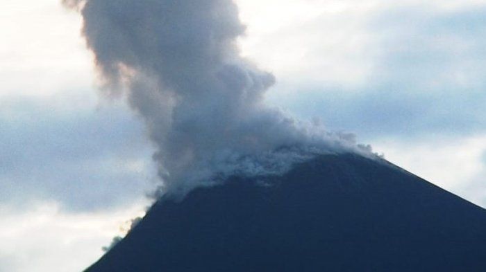 Gunung Soputan Meletus, Keluarkan Abu Vulkanik Setinggi 4 km