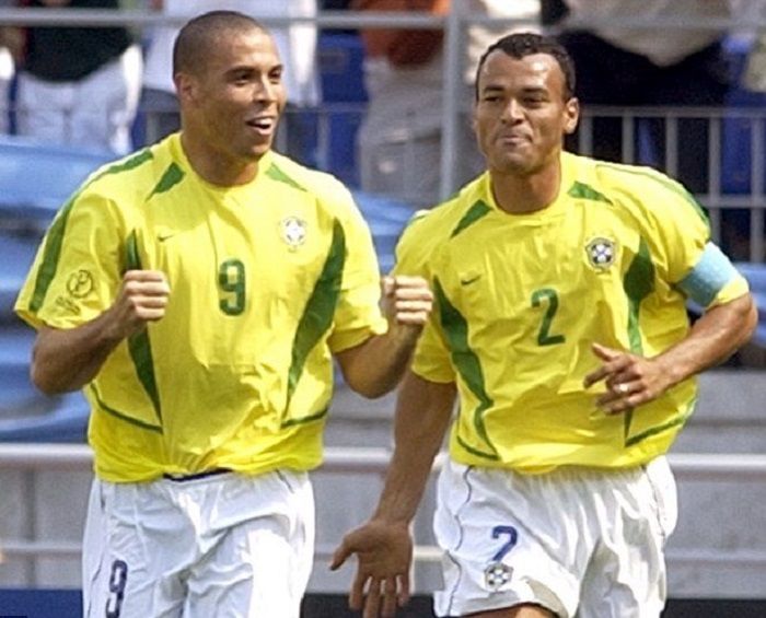 Ronaldo de Lima (kiri) dan Cafu (kanan)