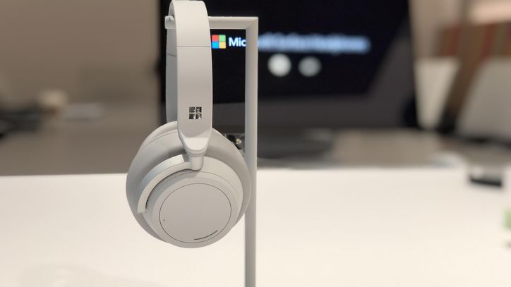Tak Hanya Laptop, Microsoft Bikin 