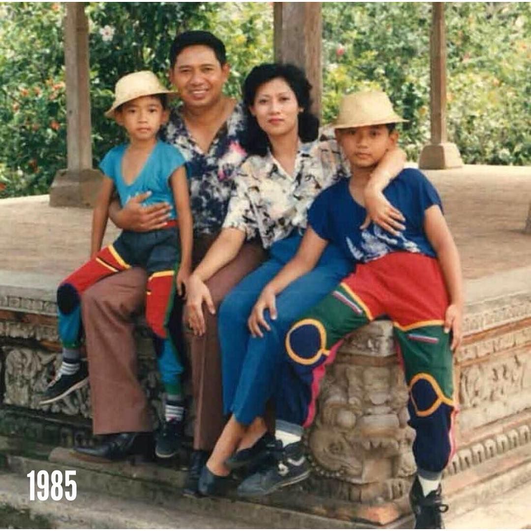 Unggahan Ani Yudhoyono yang menampilkan potret keluarganya pada tahun 1985
