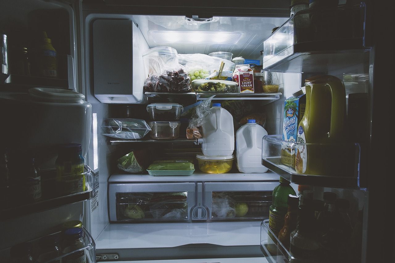 Segera Buang 5 Bahan Makanan di Kulkas Ini Atau Kesehatan Anda dalam Bahaya!