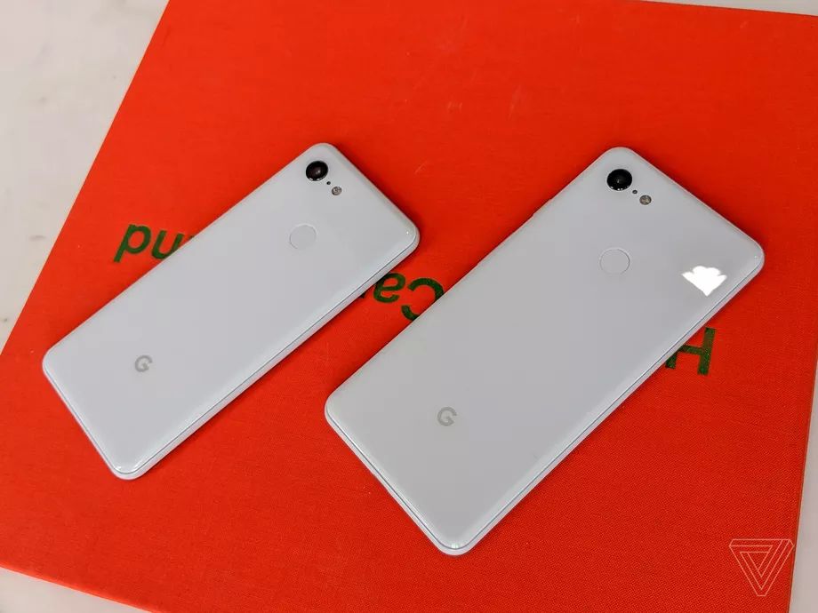 Tampilan depan Google Pixel 3 and 3 XL