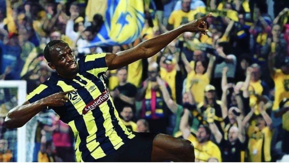 Usain Bolt sukses cetak dua gol dalam laga debutnya