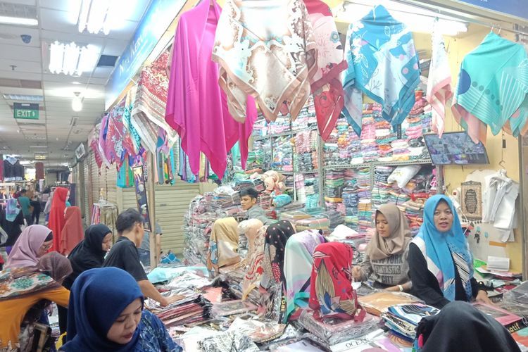 Tips Belanja Barang Fashion Hijab Di Pusat Grosir Thamrin City Hijabers Wajib Tahu Hal Ini Semua Halaman Stylo Tips Belanja Barang Fashion Hijab Di Pusat Grosir Thamrin City Hijabers Wajib Tahu Hal Ini Semua Halaman Stylo