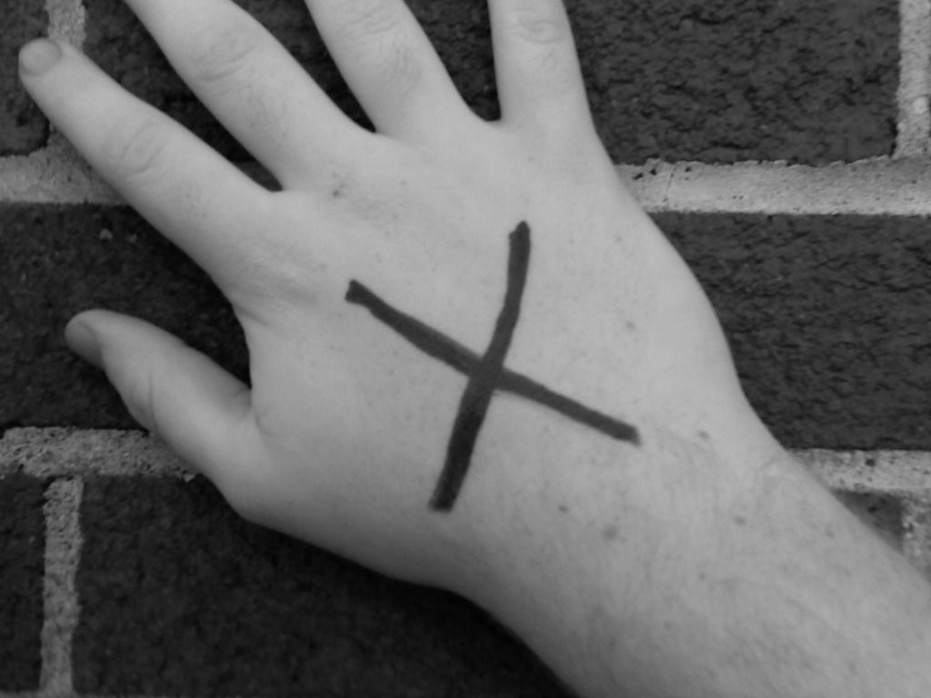 X di tangan adalah simbol Straight Edge