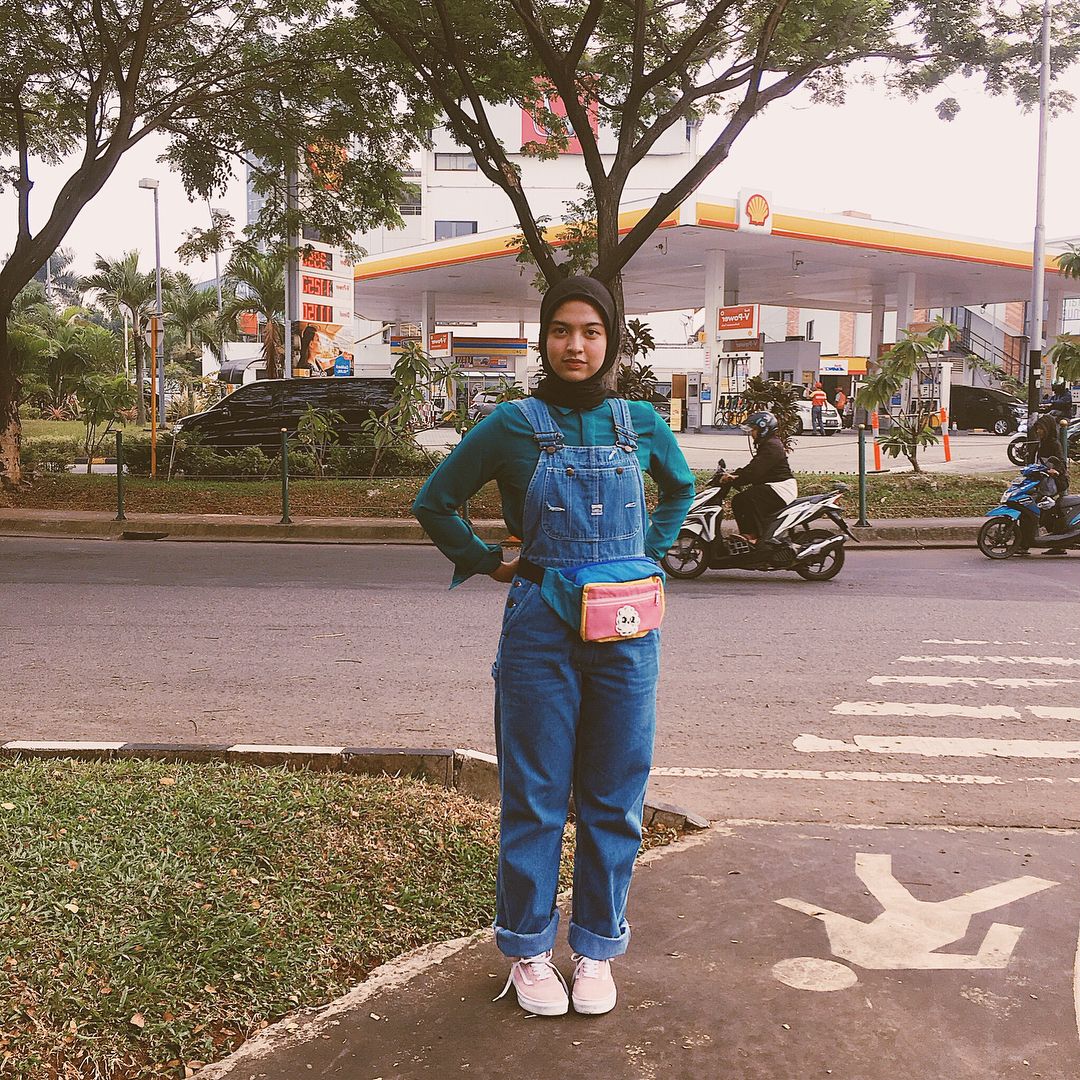 Pilihan Outfit Berbahan Denim 