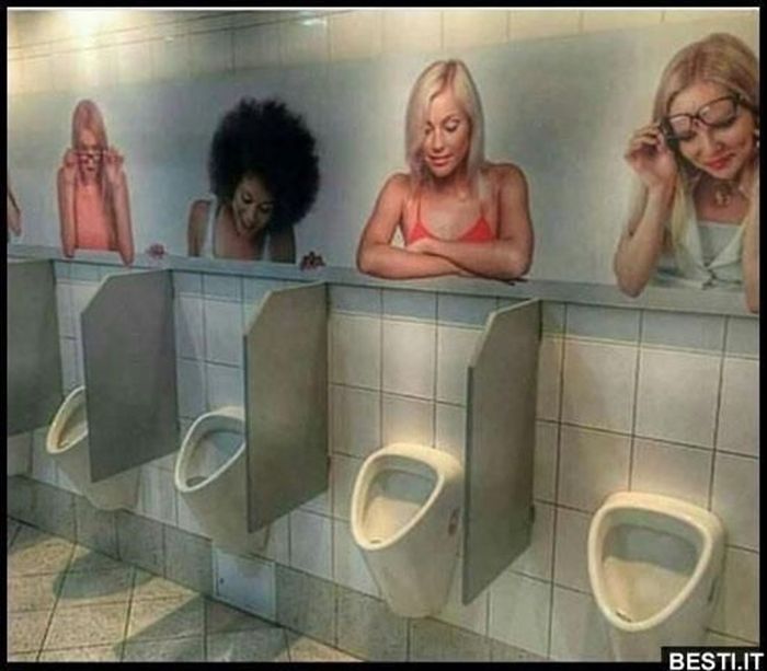 Ilustrasi Toilet dengan Desain Unik