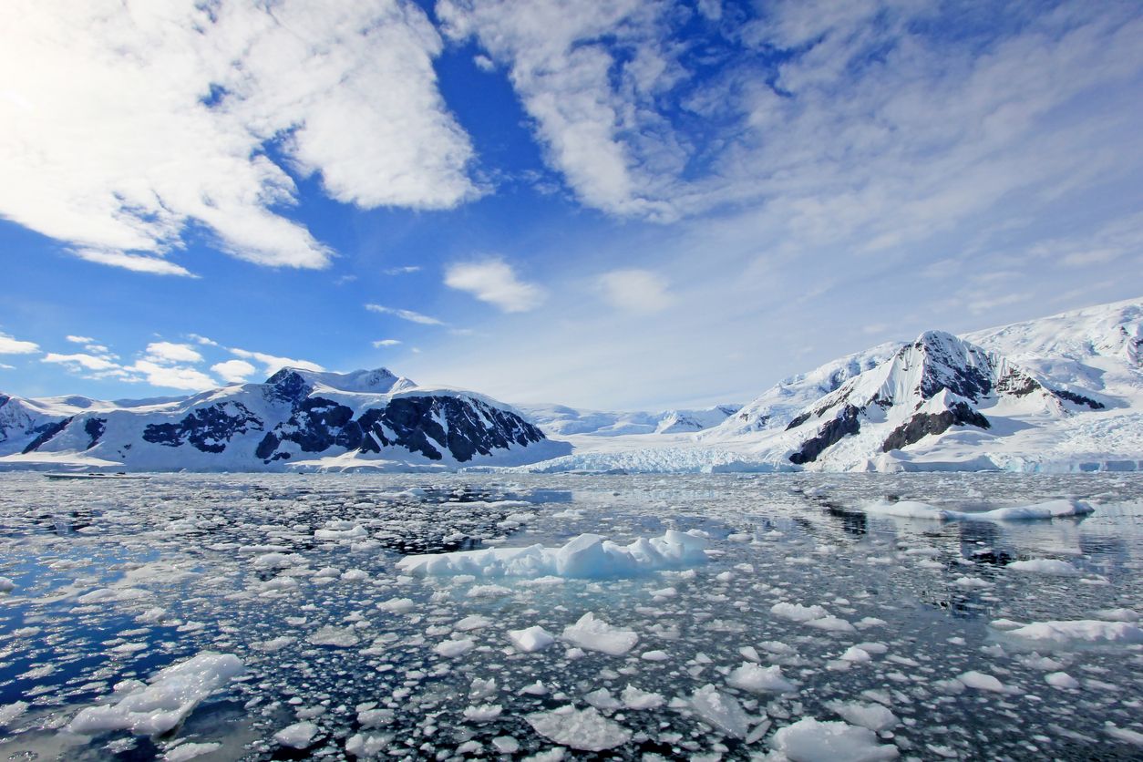Antartika di Kutub Selatan.