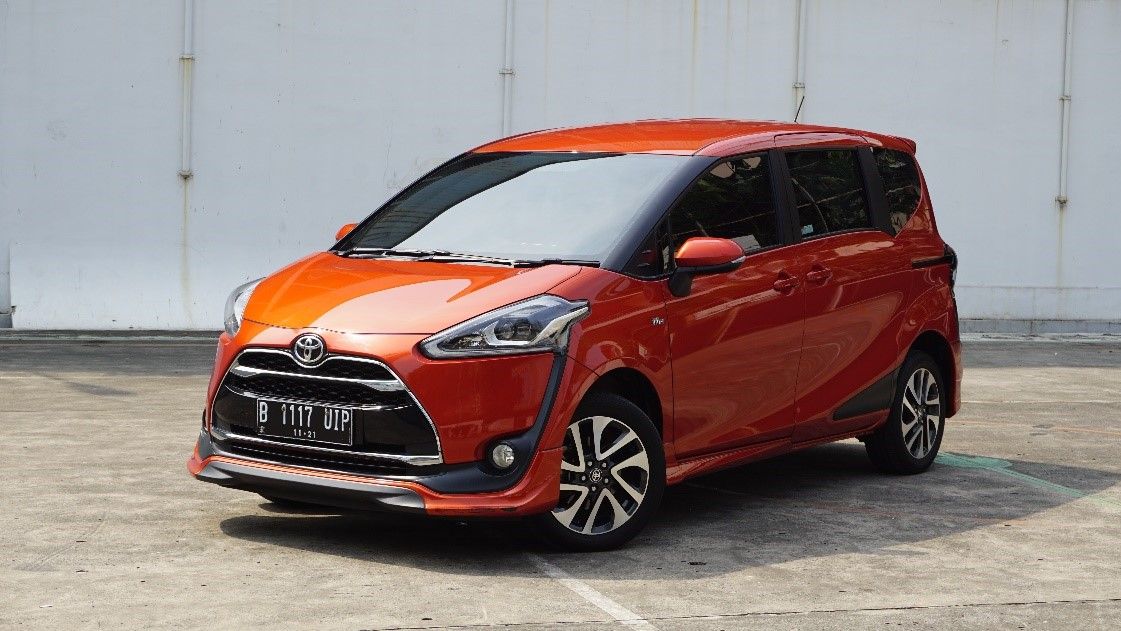 Mobil Toyota Sienta