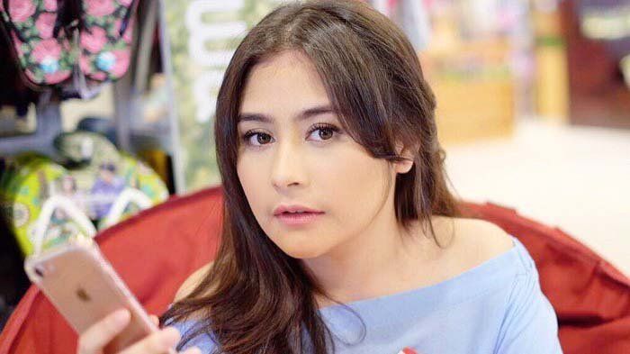 Prilly Latuconsina 