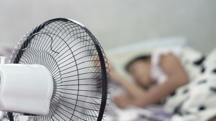 ini Alasannya Kenapa Tidur dengan Kipas Angin Menyala Sangat Berbahaya