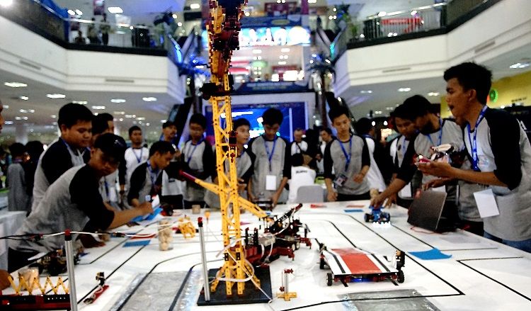                  salah satu peserta Lomba Robotik Madrasah ke-4              