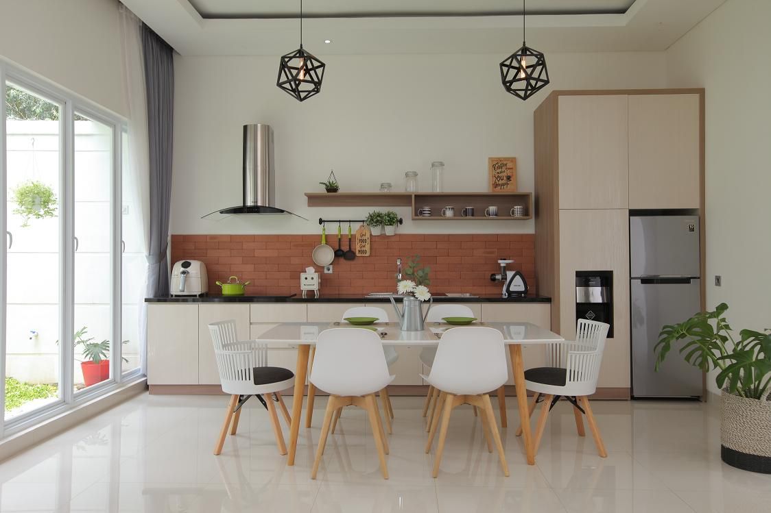 Dapur di rumah bergaya Skandinavia ini didesain dengan bentuk I-lines.