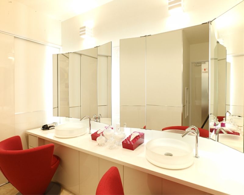 Kamar mandi yang ada di Manboo, warnet seperti hotel di Jepang