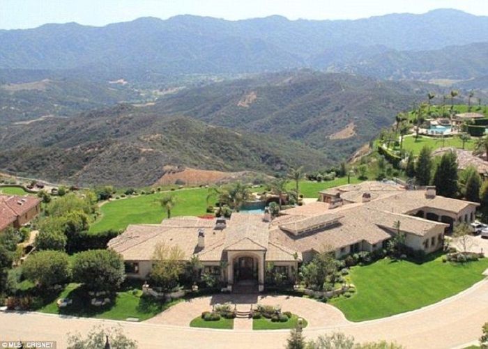 Miliki Rumah di New York, Mariah Carey Memilih Sewa Rumah Mewah di Beverly Hills
