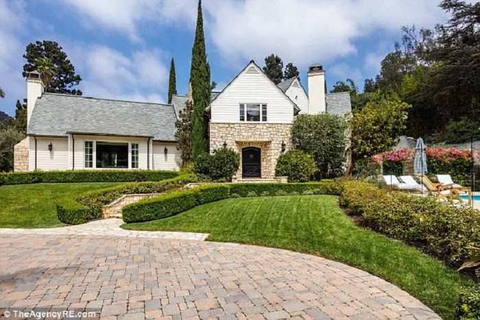 Miliki Rumah di New York, Mariah Carey Memilih Sewa Rumah Mewah di Beverly Hills