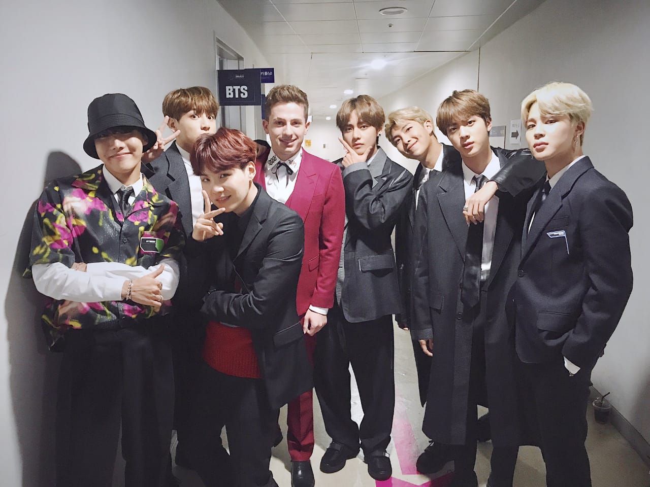 Bts Borong 5 Trofi Dan Kolaborasi Bareng Charlie Puth Di Mga Inilah Apartemennya Yang Seharga 1 Triliun Semua Halaman Idea