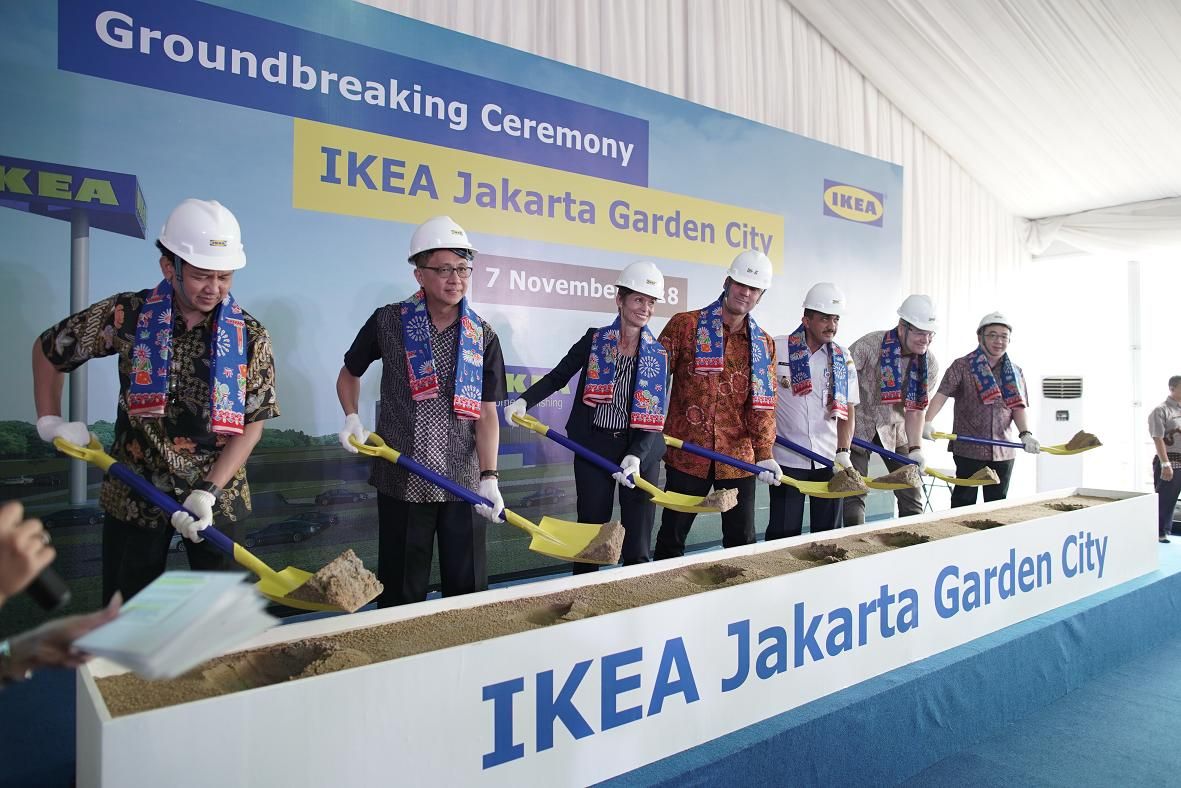 Kehadiran IKEA ini ditandai dengan dimulainya peletakan batu pertama (ground breaking) sebagai pembangunan IKEA.