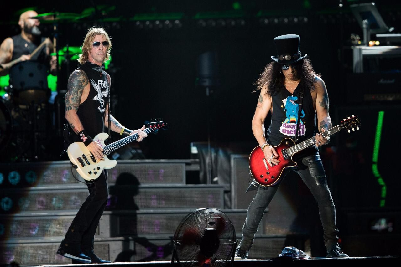 Duff McKagan dan Slash.