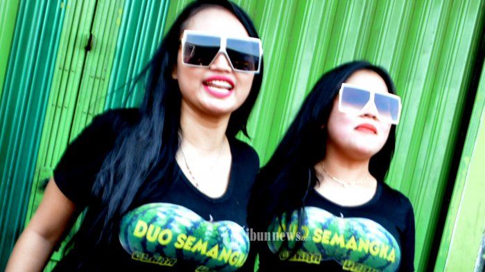 Duo Semangka yang melejit berkat lagu 'Kurang Syantik'