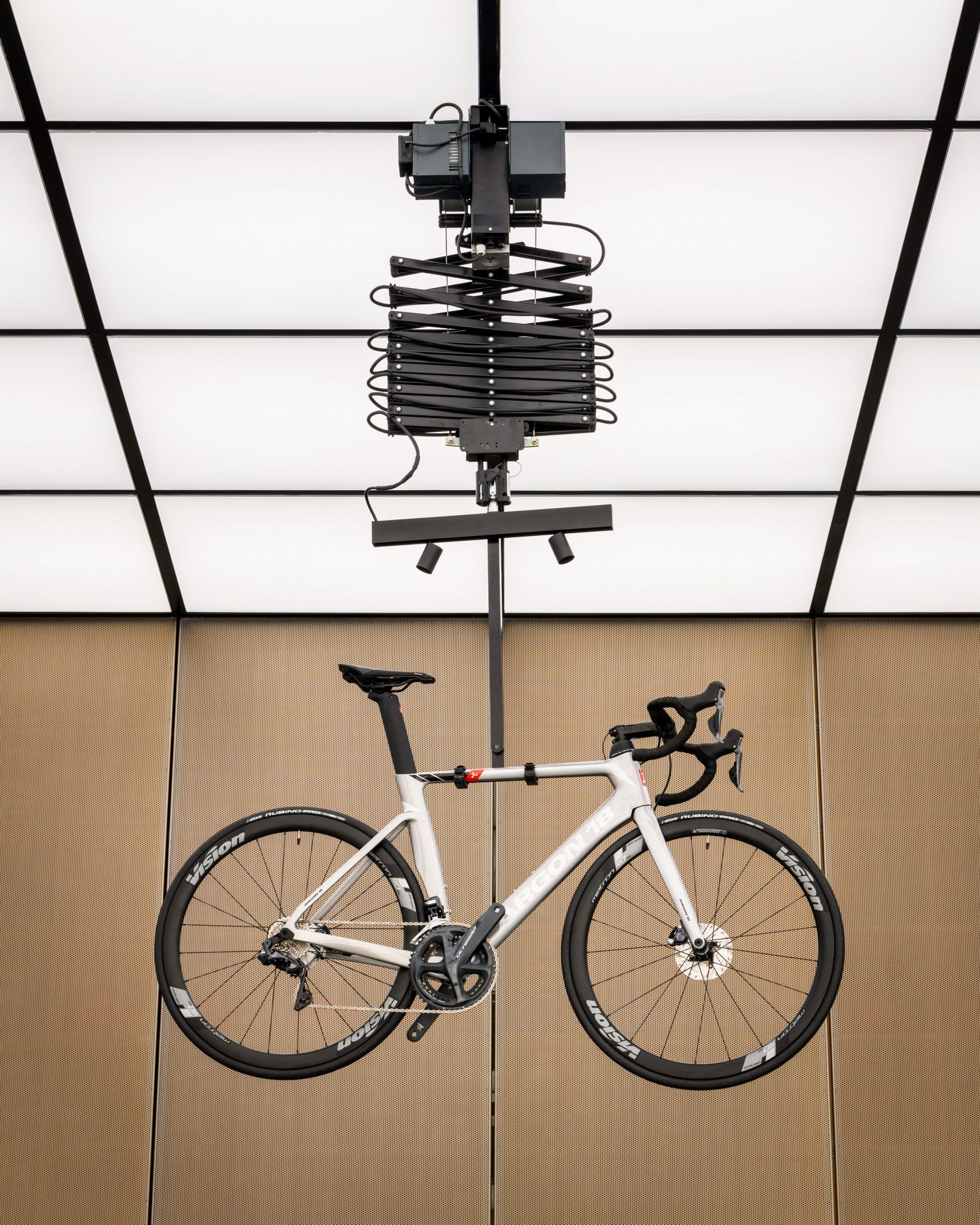 Toko Sepeda Ini Berkonsep Laboratorium Futuristik, Keren Banget!