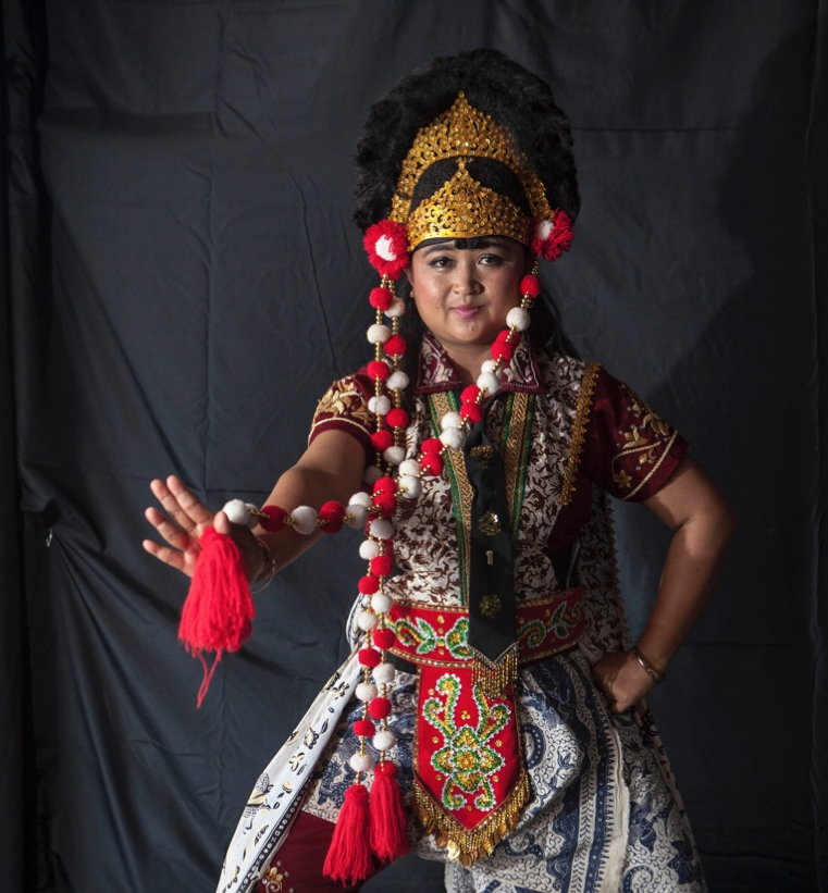 Denyut Sanggar Tari Topeng Mimi Rasinah Di Desa Pekandangan Indramayu Semua Halaman National Geographic