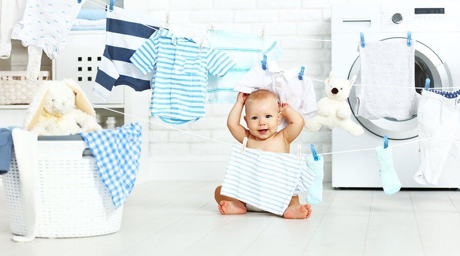 Tentu Tak Ingin Kulit Bayi Meradang, Ikuti Cara Mencuci Bajunya dengan Benar!