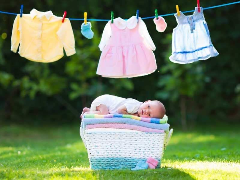 Cara aman mencuci baju bayi