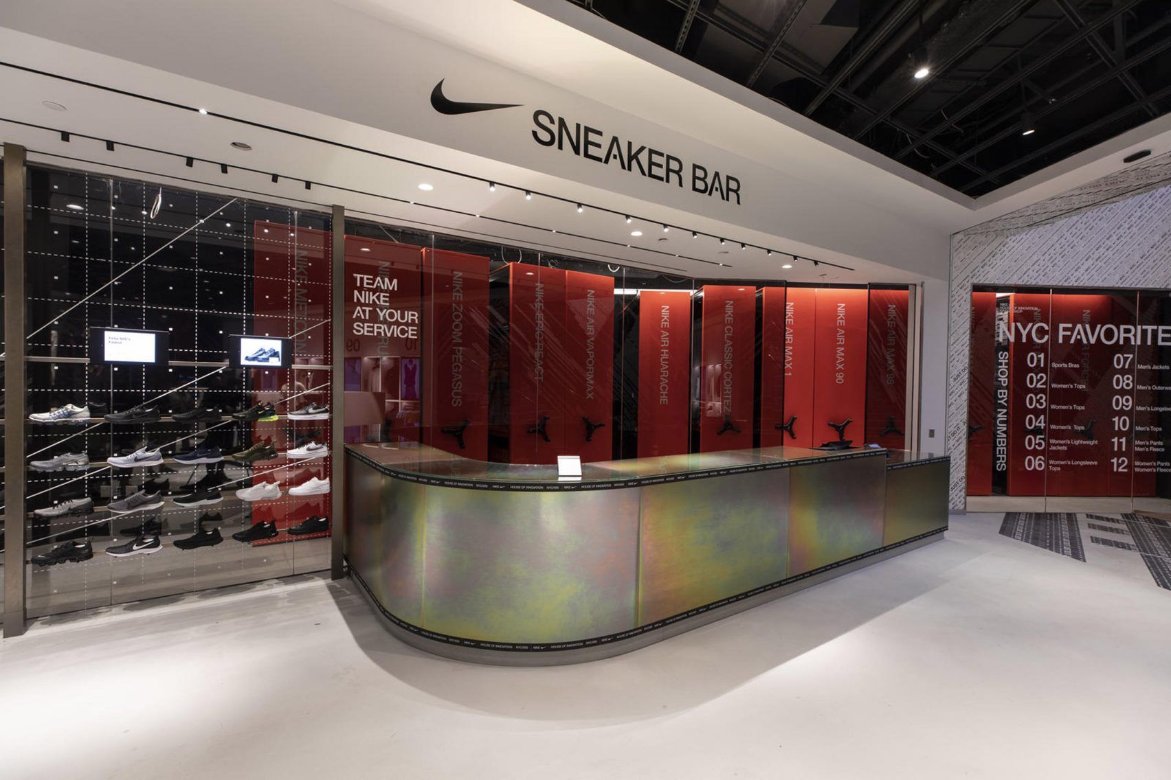 Nike House of Innovation 000, Muncul Di antara Tebing-tebing Beton