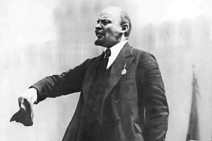 Vladimir Lenin, sesudah mati para pengikutnya dibantai Stalin