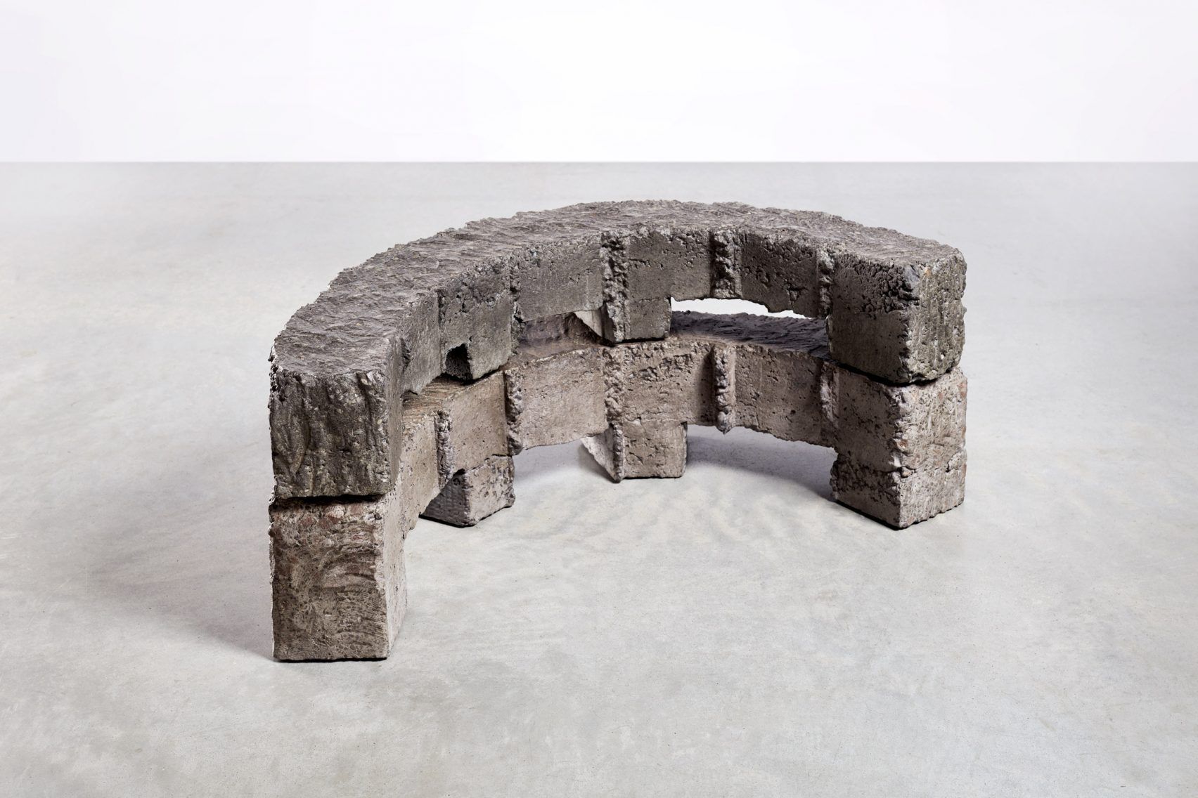 Menyerupai Struktur Neolitik, Furnitur Ini Ternyata Berbahan Limbah