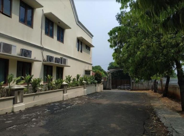 Rumah pribadi Roy Marten yang berada di daerah Kalimalang, Jakarta Timur
