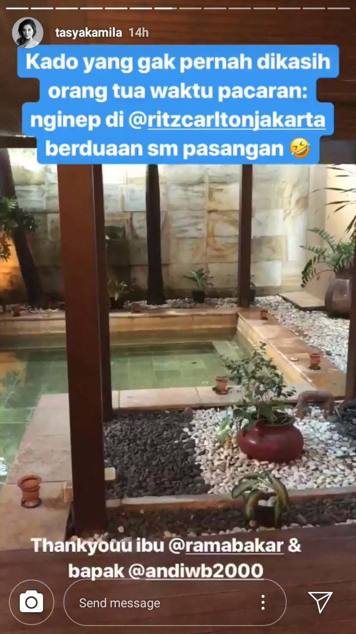 Tasya berlibur bersama suami 