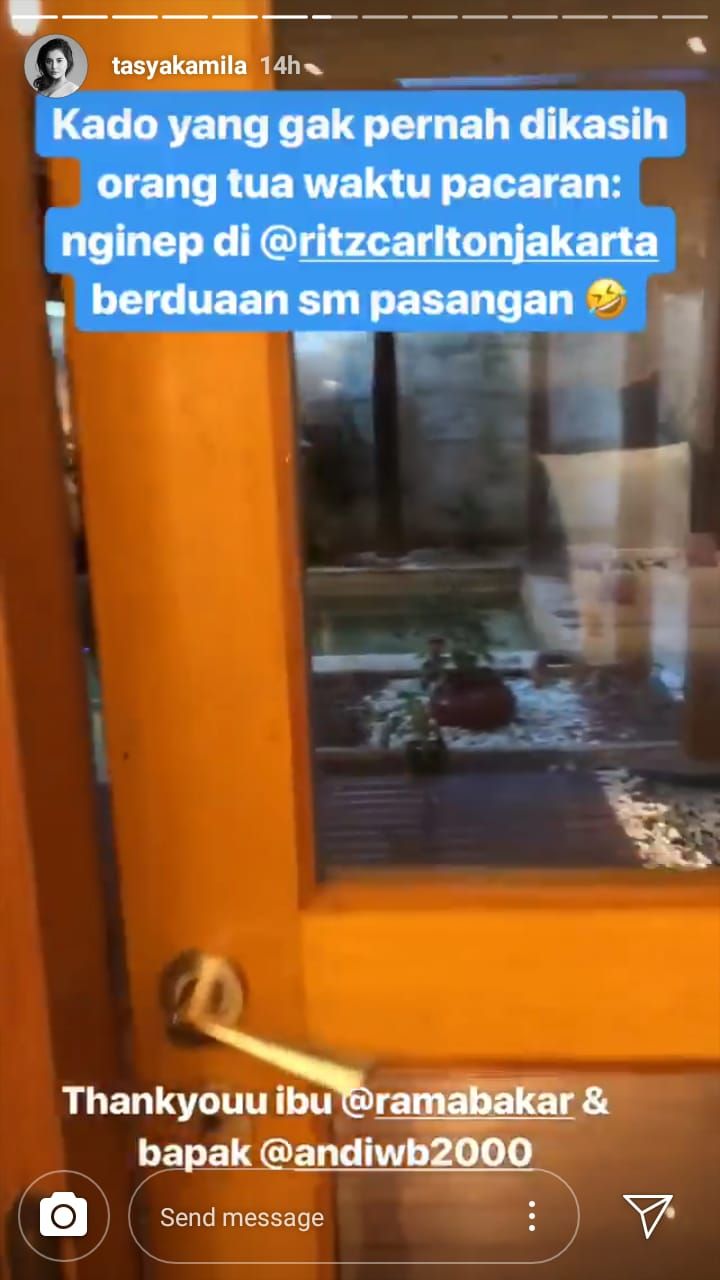 Tasya berlibur bersama suami 