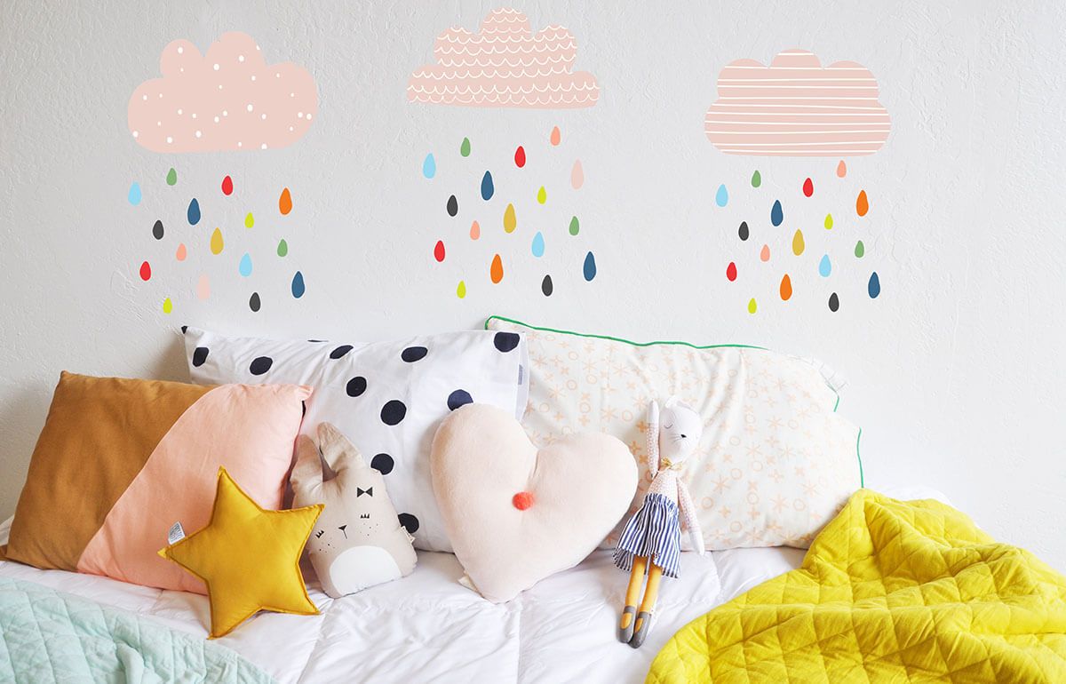 Wallpaper tema hujan ini cocok digunakan untuk kamar anak anak
