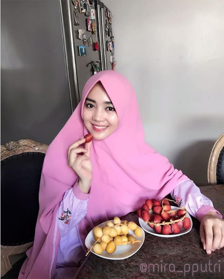 Ruang makan rumah Nuri Maulida