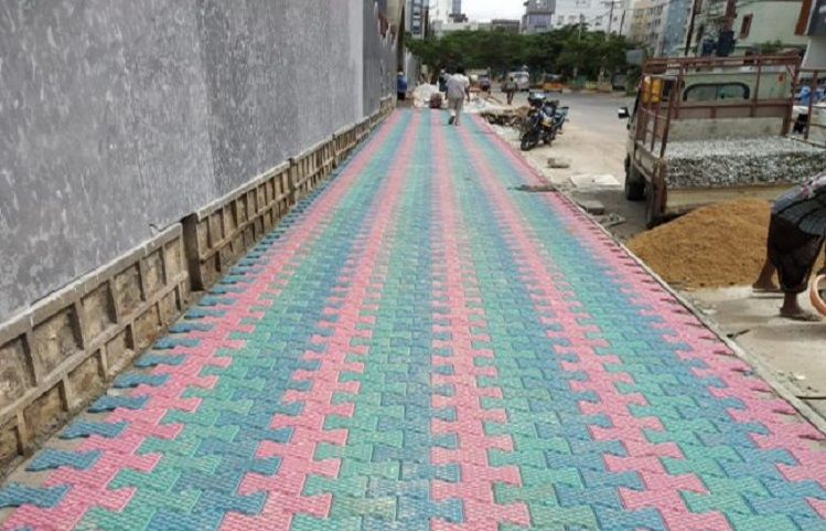 Paving block dari Plastik dijadikan bahan untuk membuat pedestrian di Hyderbad India