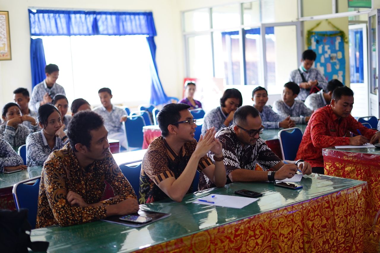 Aryo dari Toyota Indonesia menyampaikan saran untuk tim SMAN 2 Semarapura                               