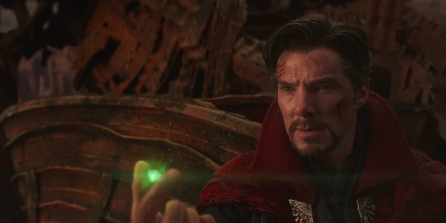 Doctor Strange menyerahkan time stone ke Thanos