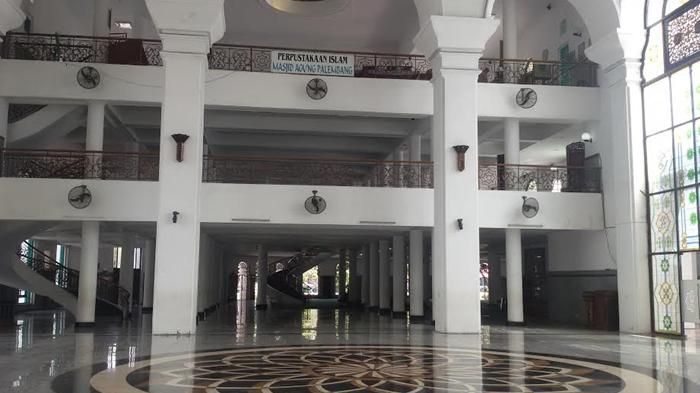 Interior Masjid Agung Palembang