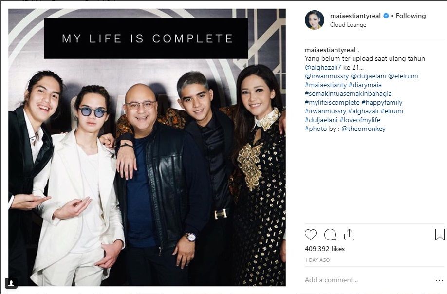 Maia unggah foto dengan suami dan tiga anaknya