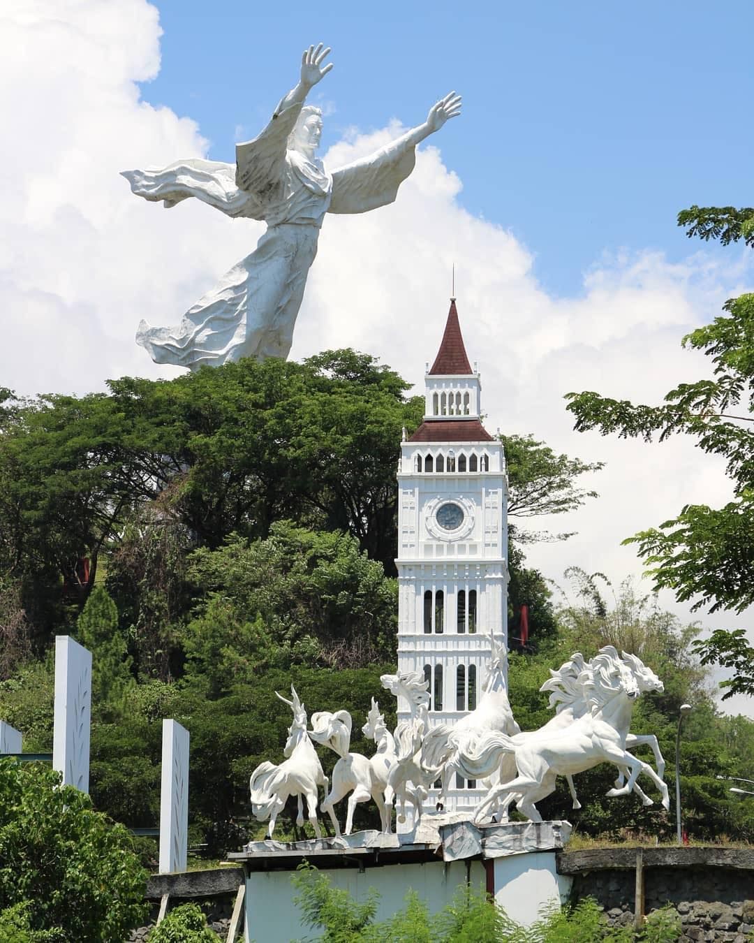 Kota Manado ada diurutan 4 kota paling toleran di Indonesia.