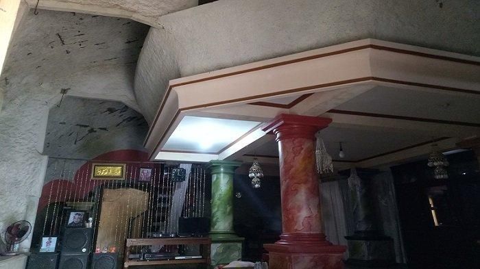 Interior rumah berbentuk batu di Wonogiri