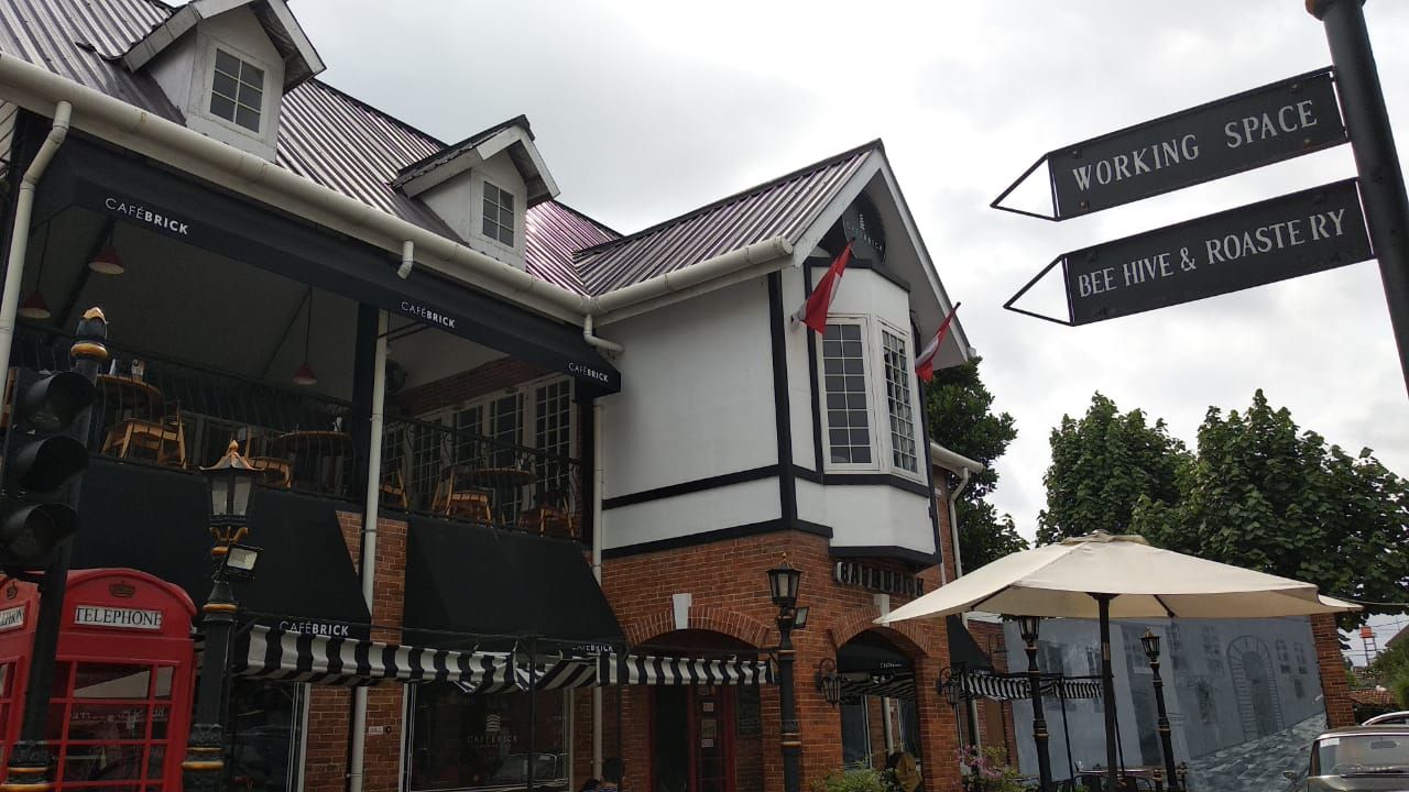 Berasa di Inggris Tahun 1962, Intip Tampilan Kafe Unik di Yogyakarta Ini! 