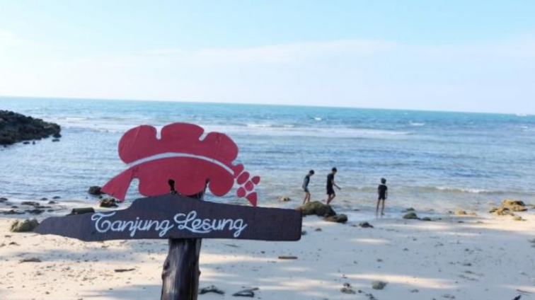 Pantai Tanjung Lesung.