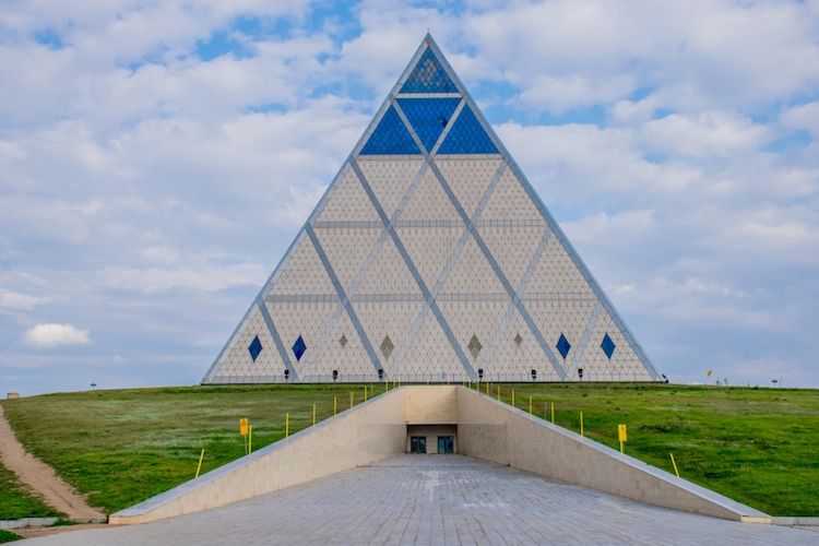 Piramida yang ada di Presidential Park