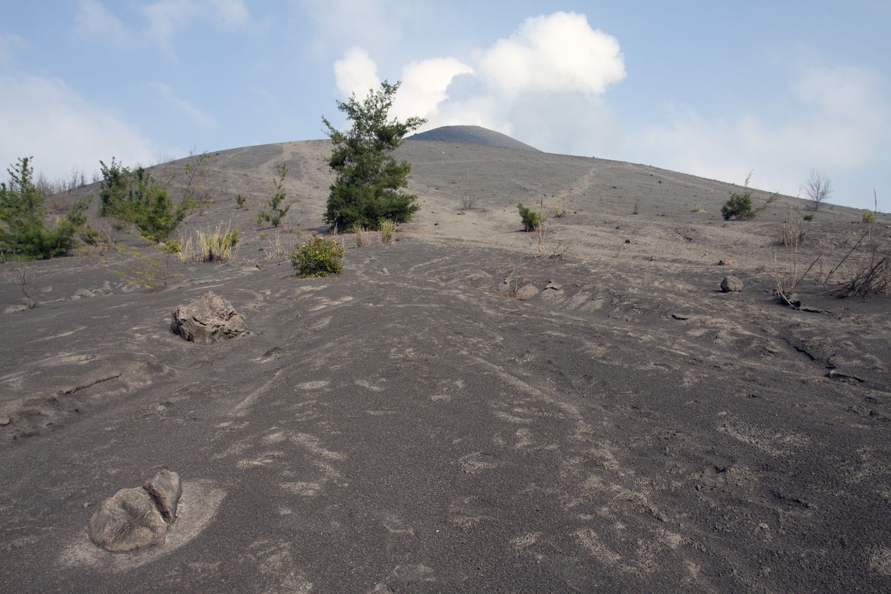 Singgah di Gunung Anak Krakatau.