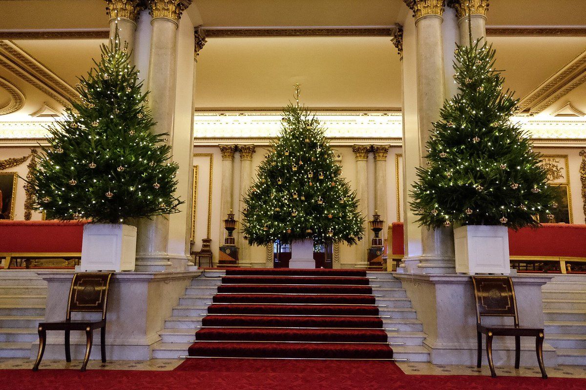 Intip Dekorasi Natal Kediaman Ratu Elizabeth di Buckingham Palace