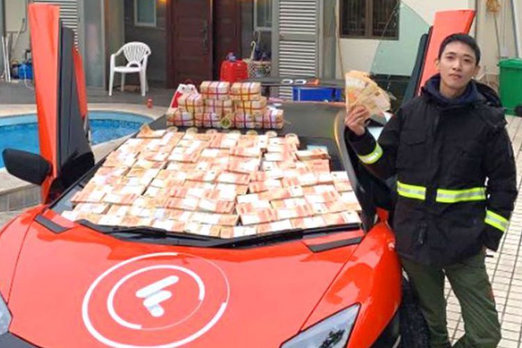 Wong Ching Kit yang diduga mendalangi peristiawa hujan uang di Hong Kong